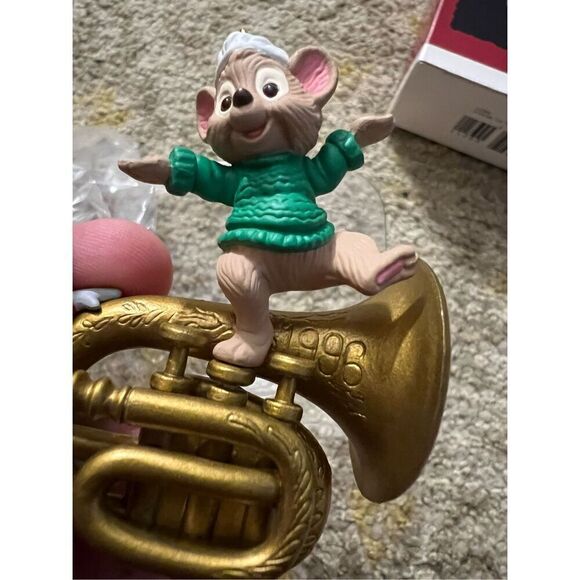 Hallmark A Little Song And Dance Ornament 1996 - Picture 8 of 8